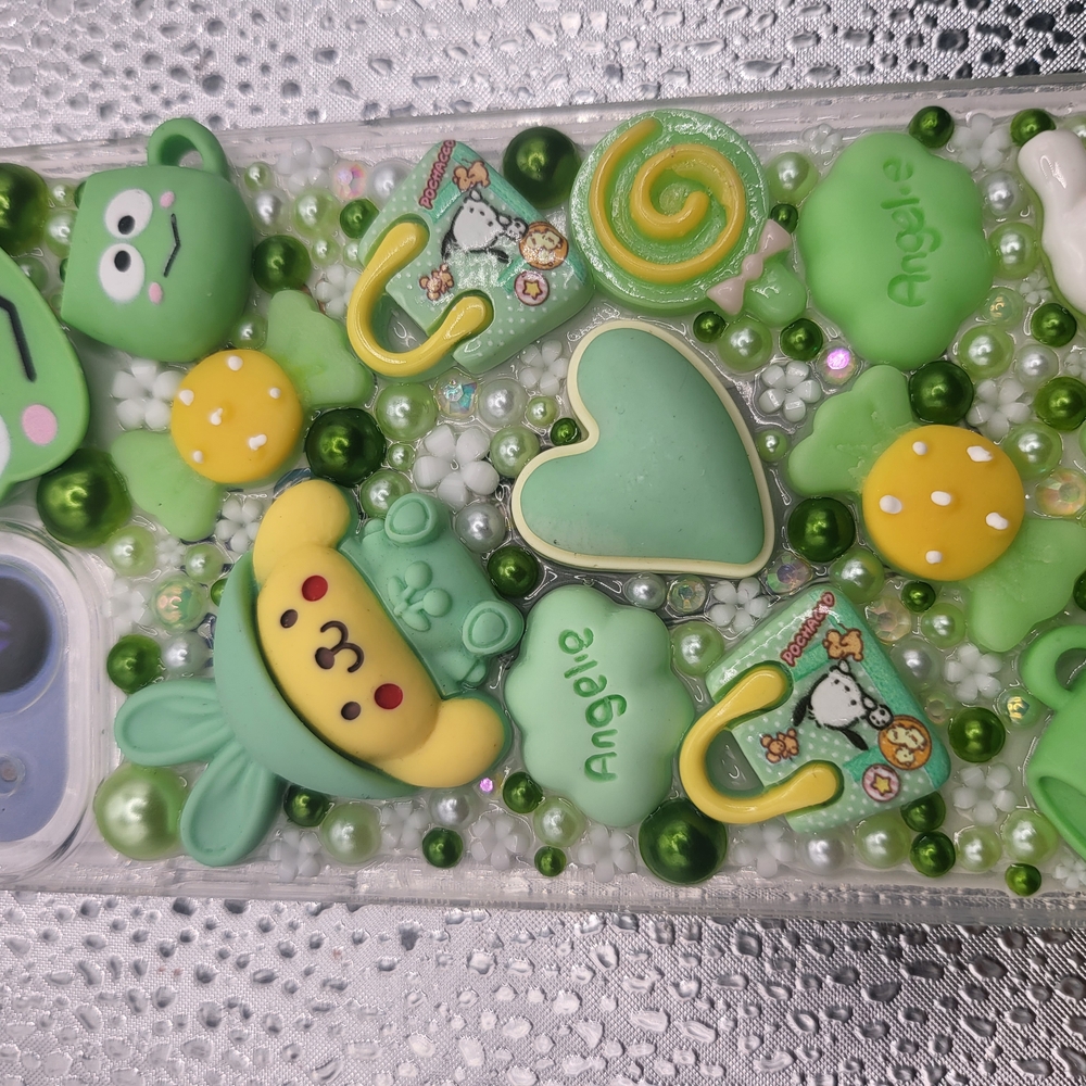 Junk Cute Green and Yellow Phone Case with Cartoon Charms Iphone 15 Plus